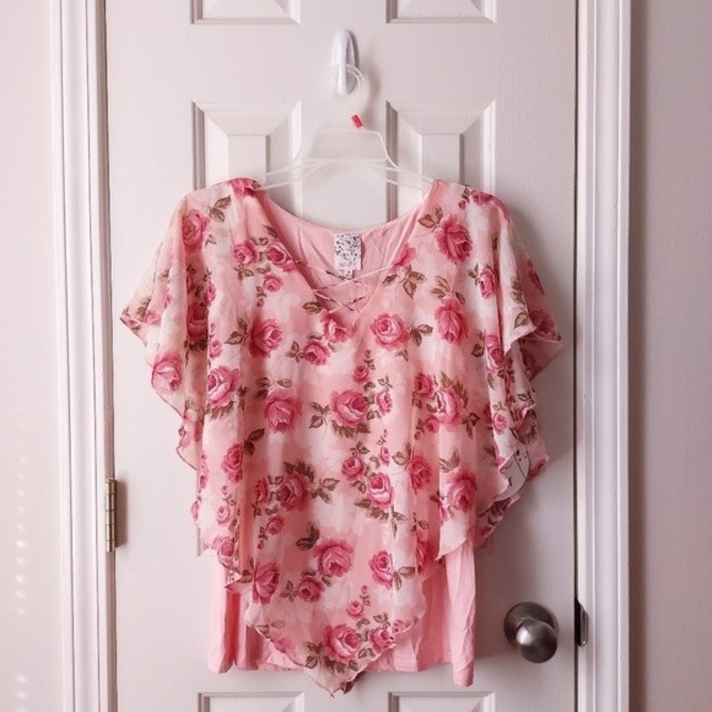 Naïf - NWT Pink Floral Poncho-Style Blouse Flowy & Stretchy Flutter Sleeves
